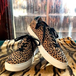 🐆 Animal-print JustFab Sneakers Sz 8.5 🐆